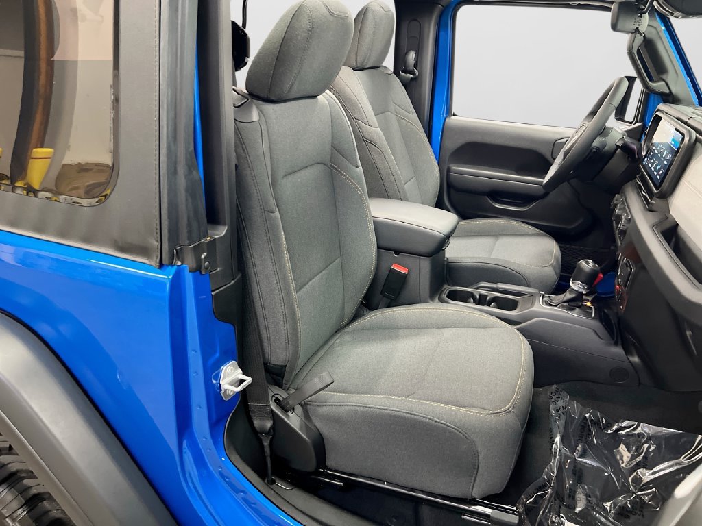 Used 2025 Jeep Wrangler Sport AWD/4WD image 33