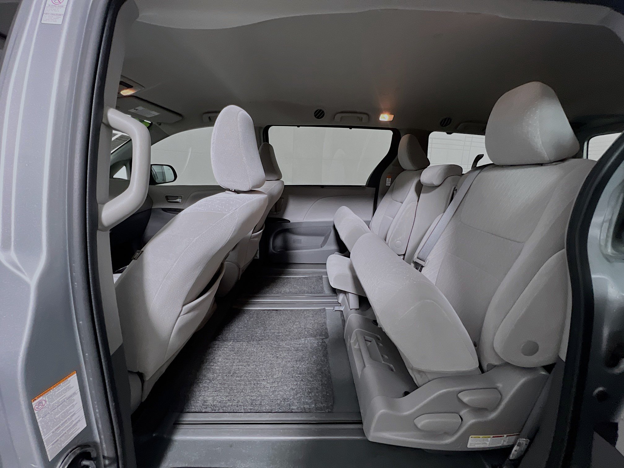 Used 2020 Toyota Sienna LE w/ LE Preferred Package FWD image 29