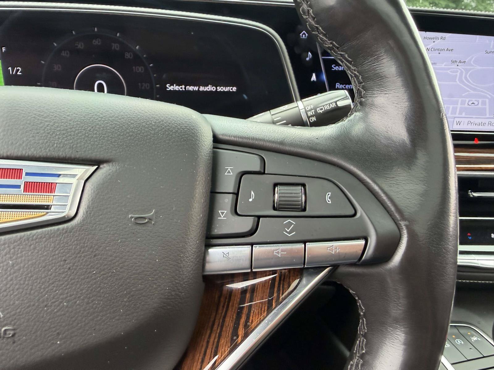 Used 2022 Cadillac Escalade ESV Premium Luxury AWD/4WD image 31
