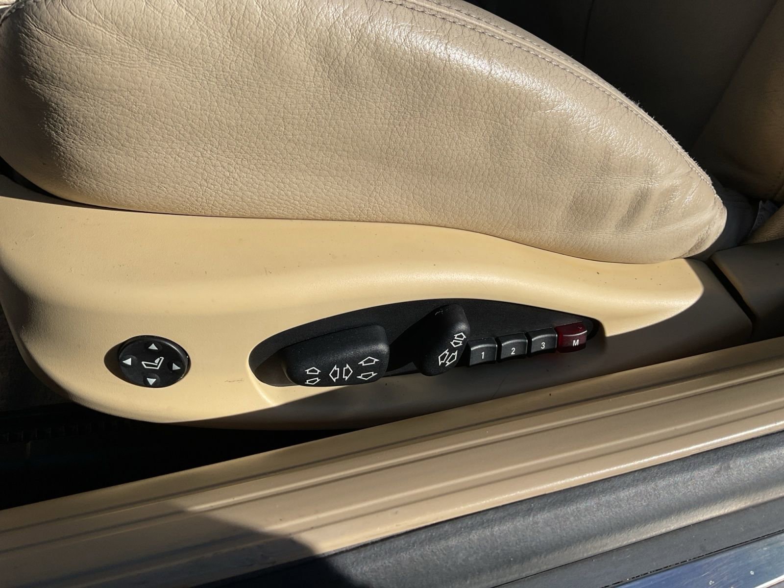 Used 2005 BMW 645Ci Convertible image 29