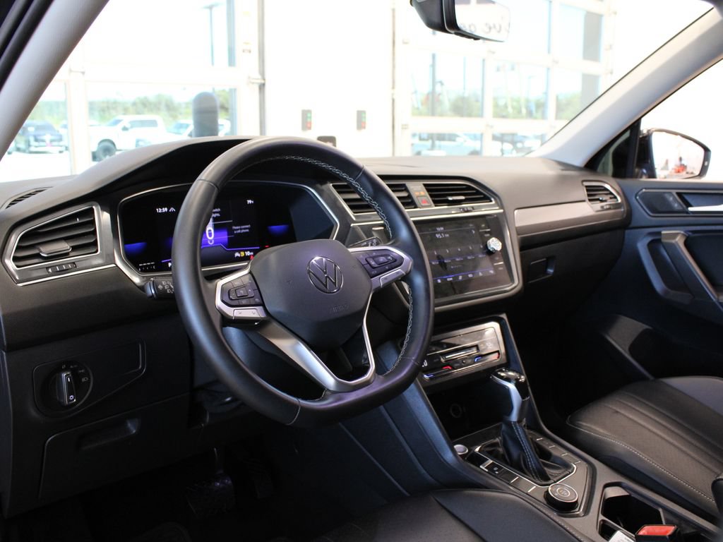 Used 2022 Volkswagen Tiguan SE AWD/4WD image 15