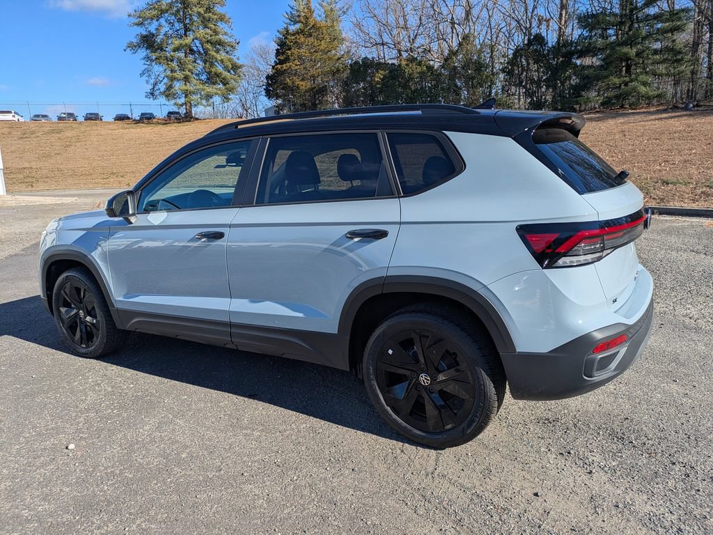 New 2026 Volkswagen Taos SE FWD image 6