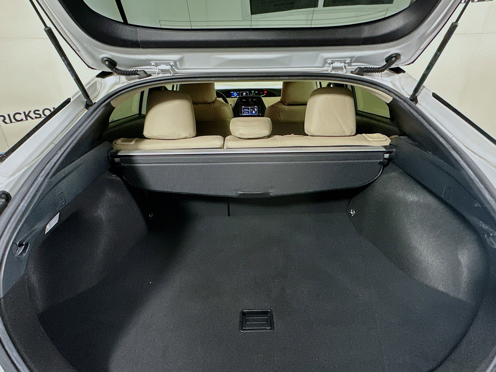 Used 2021 Toyota Prius XLE image 30