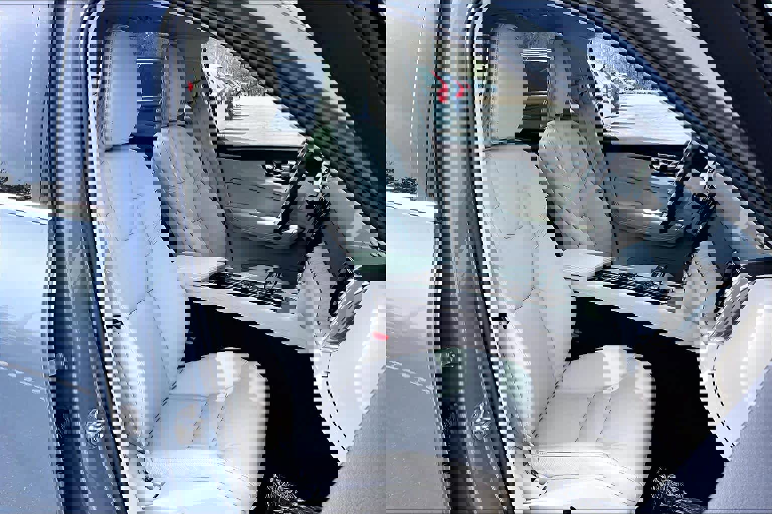 Used 2023 Volvo XC60 B5 Plus w/ Climate Package image 8