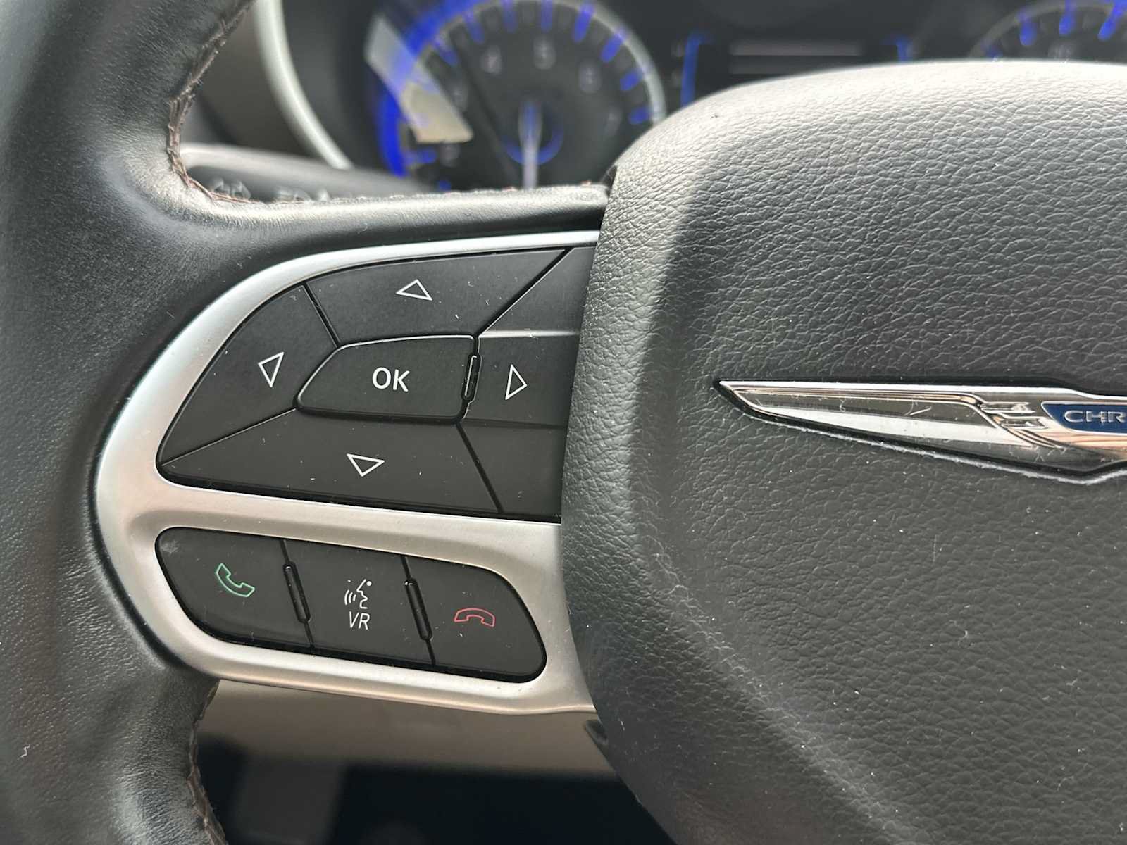 Used 2017 Chrysler Pacifica Touring-L FWD image 26