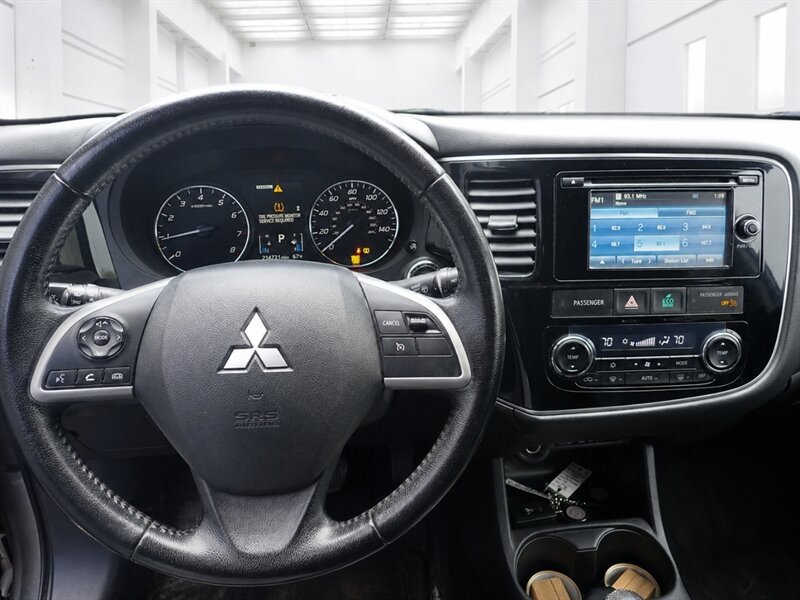 Used 2015 Mitsubishi Outlander SE AWD/4WD image 11