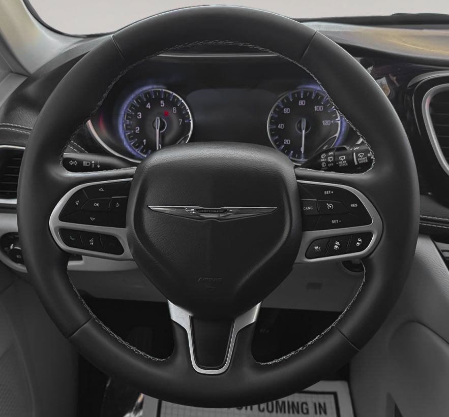 Used 2024 Chrysler Pacifica Limited image 18