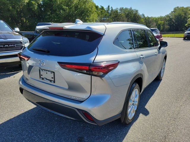 Used 2024 Toyota Highlander Limited image 10