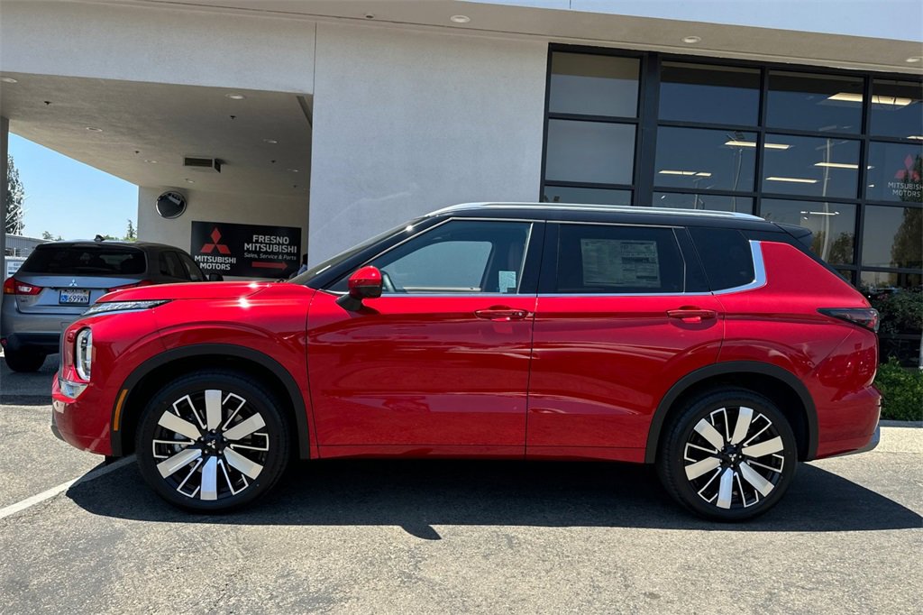 New 2025 Mitsubishi Outlander SEL image 8