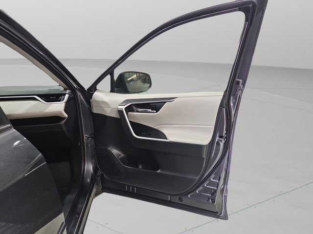 Used 2021 Toyota RAV4 XLE Premium image 30