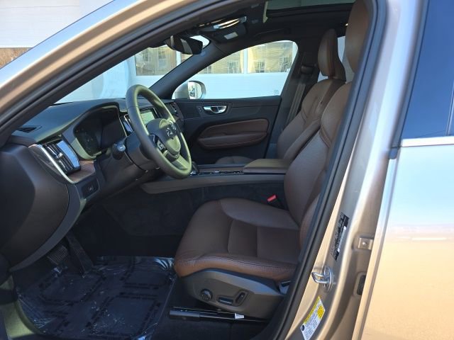 Certified 2023 Volvo XC60 B5 Plus w/ Climate Package image 27