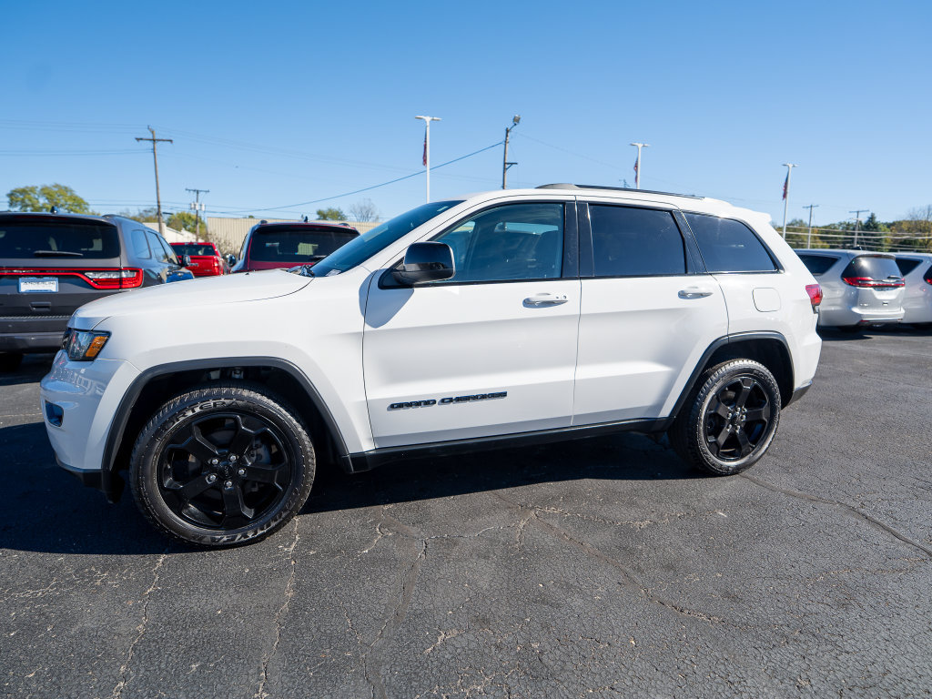 Used 2019 Jeep Grand Cherokee Laredo AWD/4WD image 4
