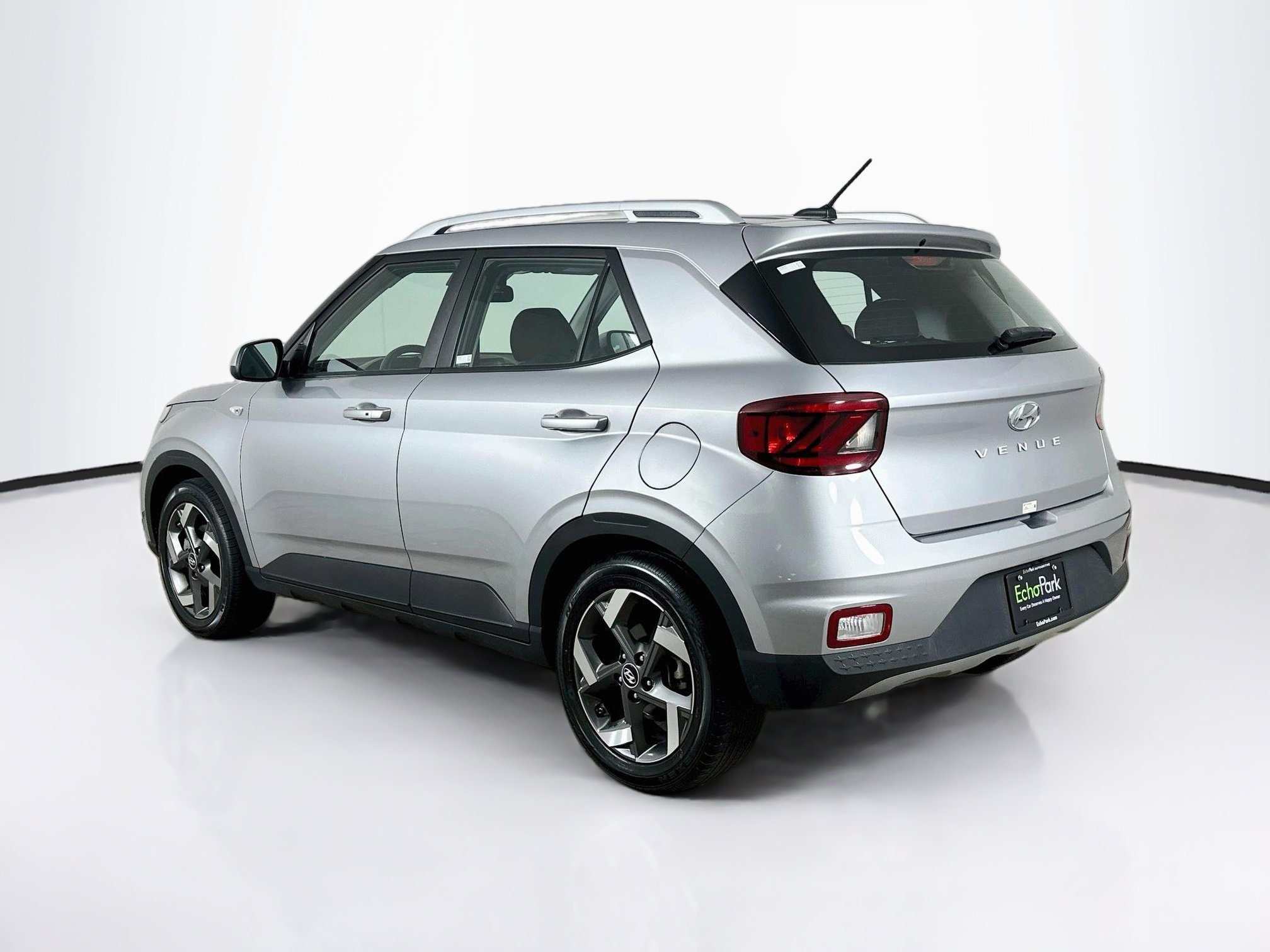 Used 2025 Hyundai Venue SEL FWD image 5