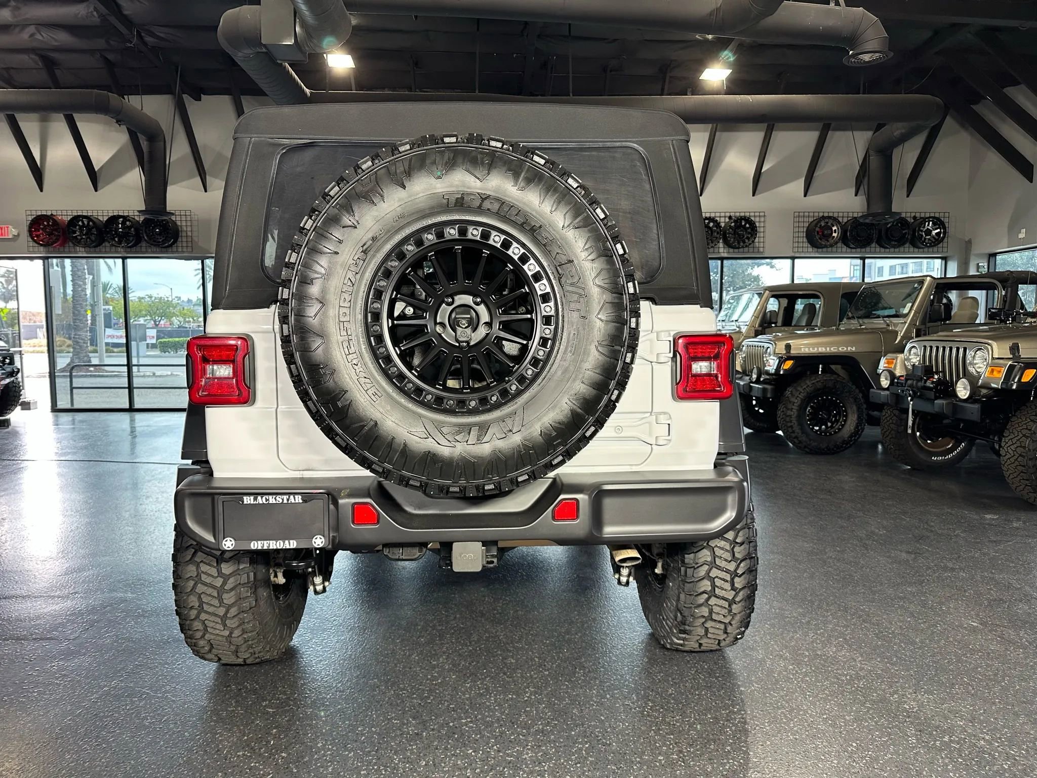 Used 2024 Jeep Wrangler Unlimited Rubicon w/ Convenience Group image 11