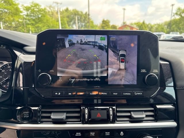 Used 2025 Nissan Pathfinder SL AWD/4WD image 17