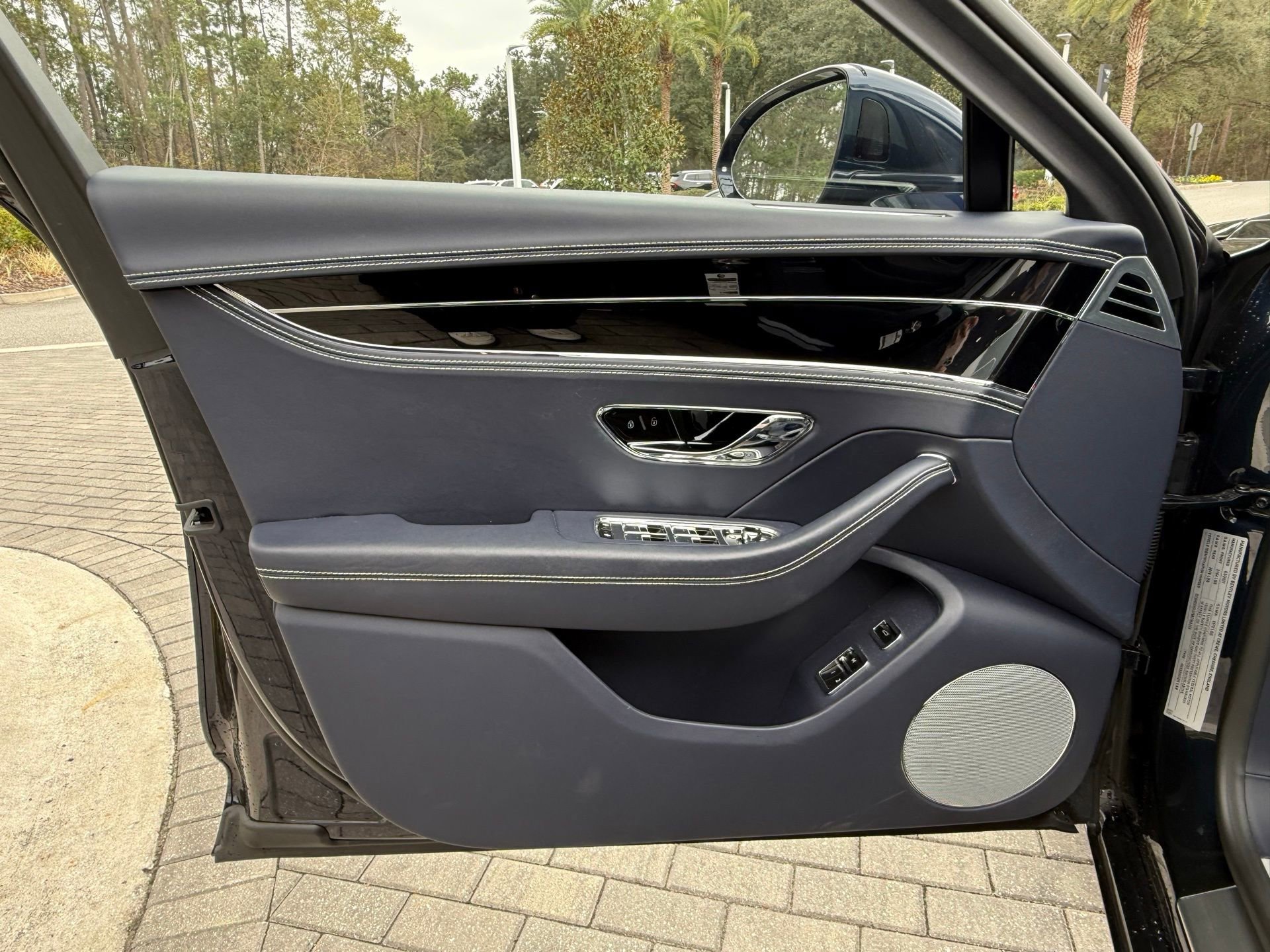 Used 2021 Bentley Flying Spur V8 image 30