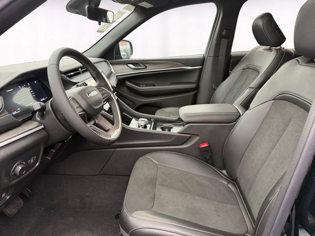 New 2026 Jeep Grand Cherokee Laredo image 9