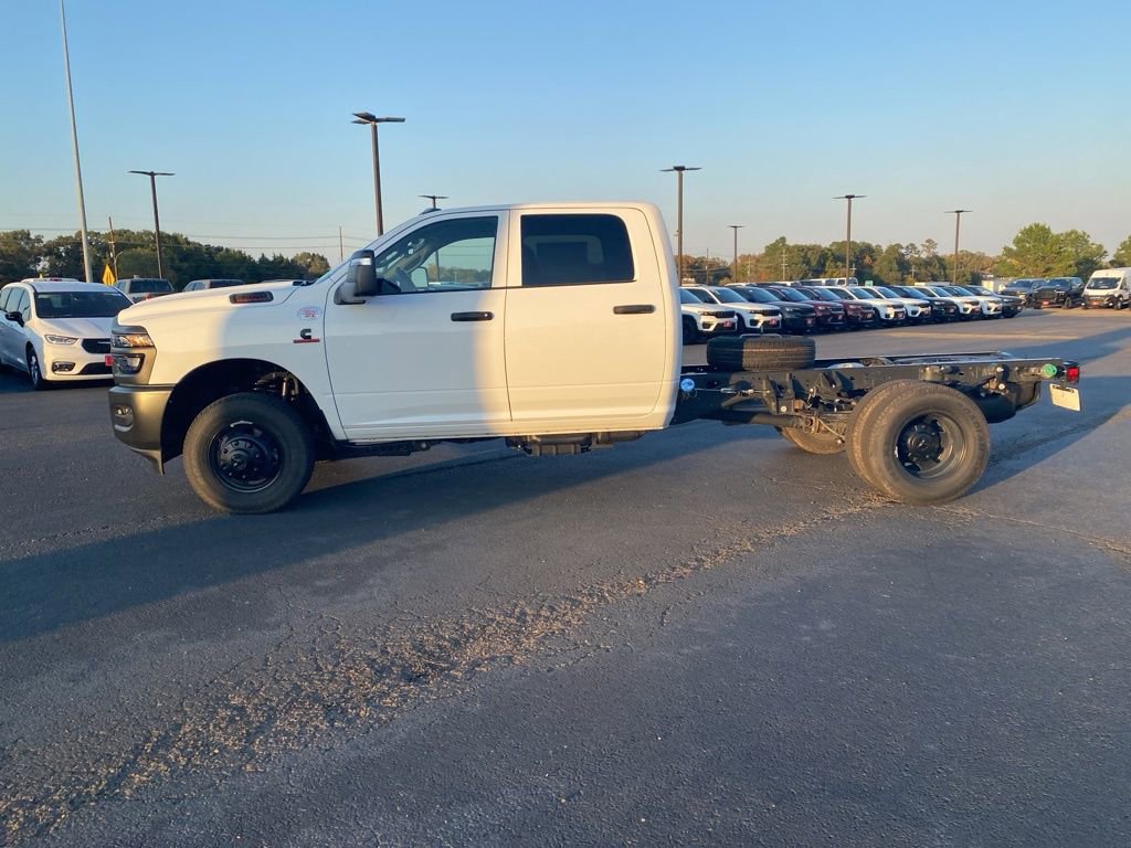 New 2026 RAM 3500 Tradesman AWD/4WD image 4