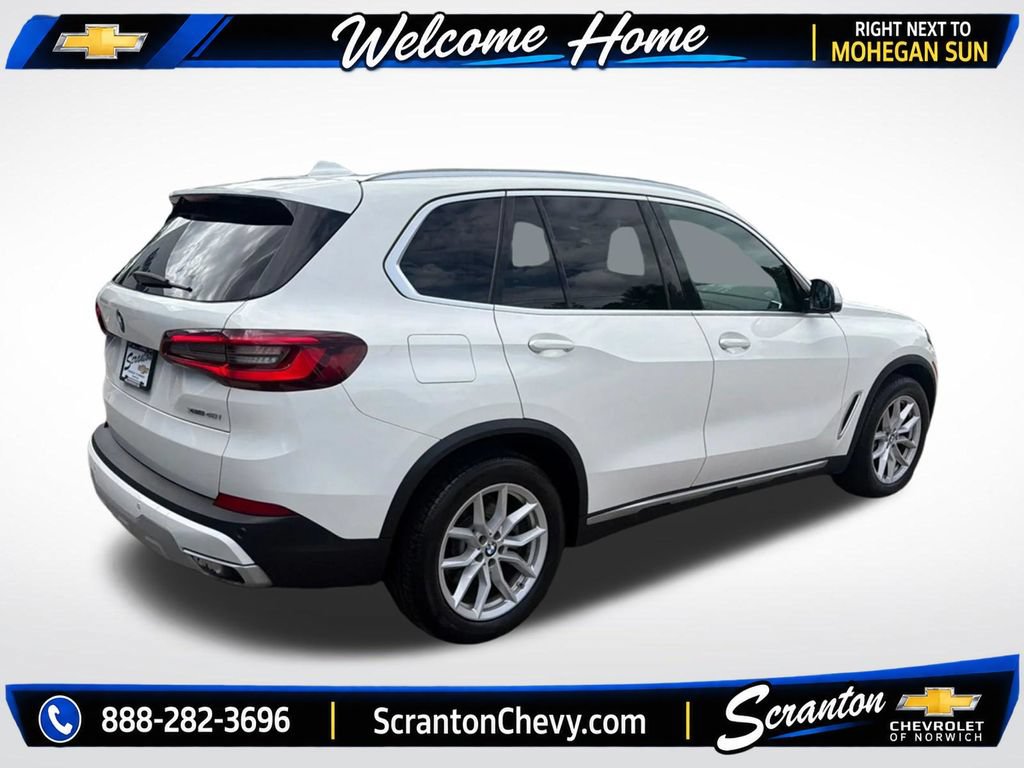 Used 2022 BMW X5 xDrive40i w/ Parking Assistance Package AWD/4WD image 5