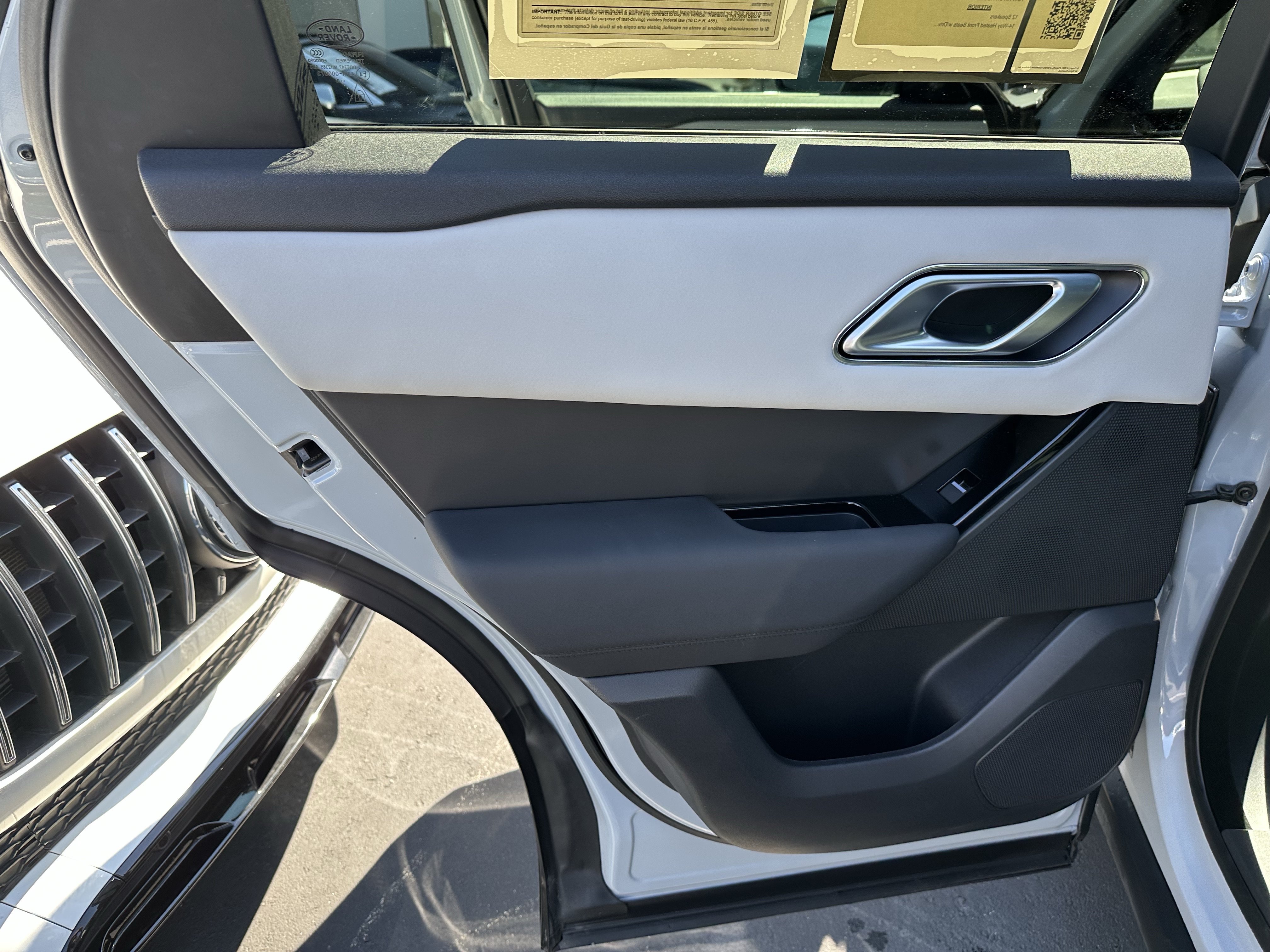 Certified 2024 Land Rover Range Rover Velar Dynamic SE AWD/4WD image 29