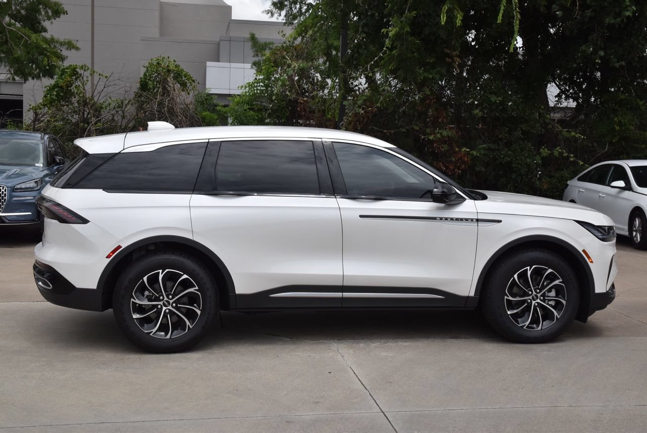 New 2026 Lincoln Nautilus Premier AWD/4WD image 5