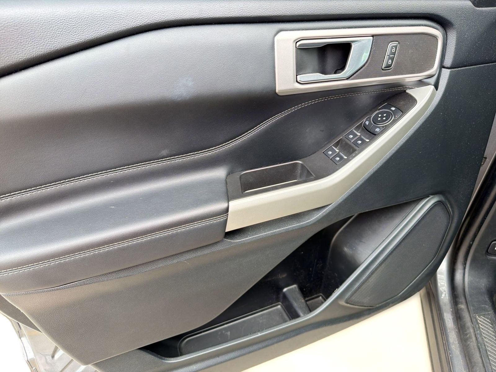 Used 2023 Ford Explorer XLT RWD image 12
