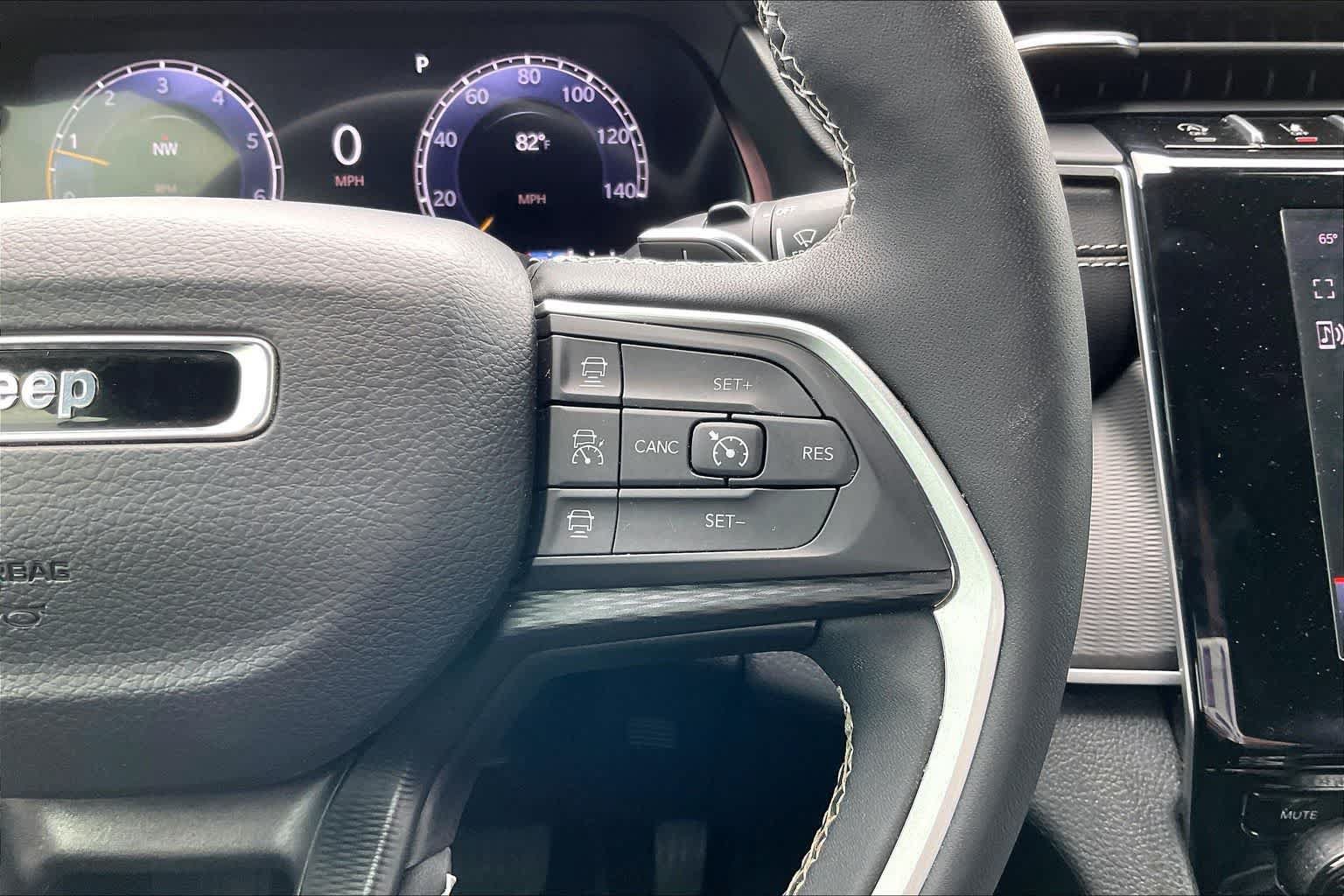 Used 2025 Jeep Grand Cherokee L Altitude RWD image 23
