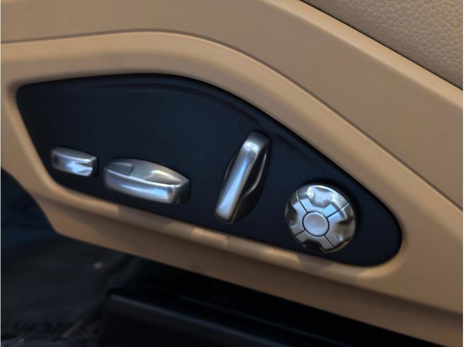 Used 2019 Porsche Panamera 4 AWD/4WD image 27