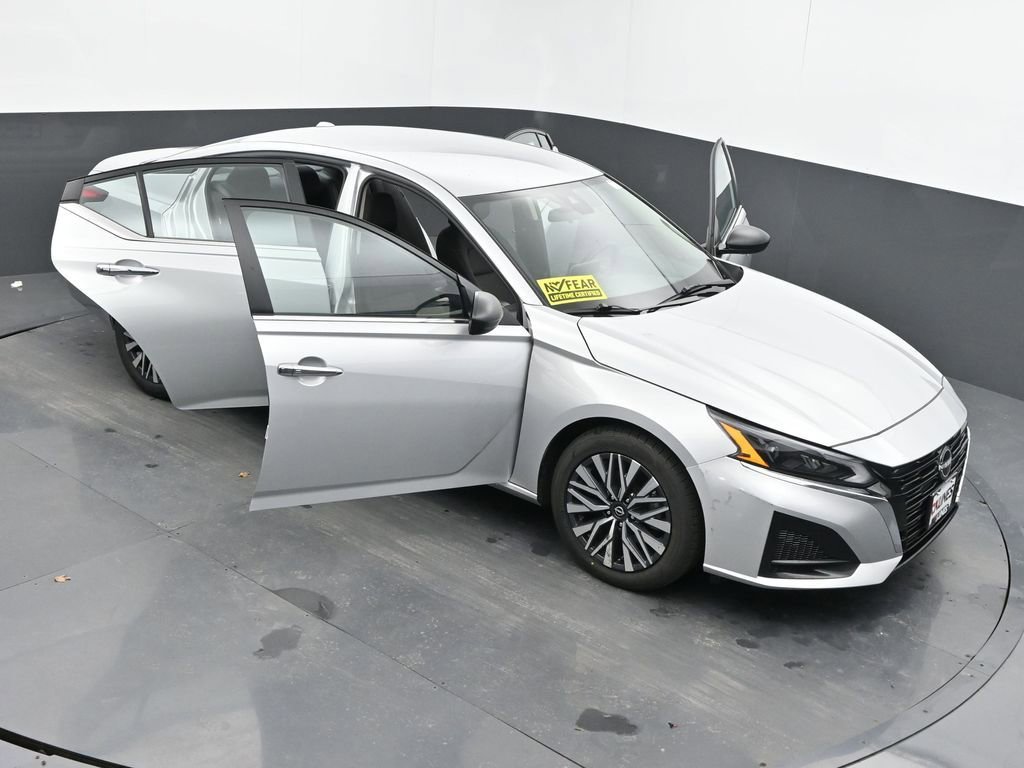Used 2024 Nissan Altima 2.5 SV FWD image 53