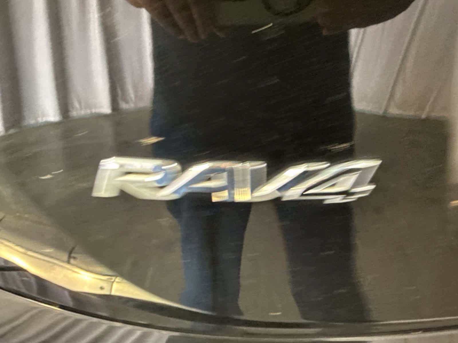 Used 2018 Toyota RAV4 XLE FWD image 13