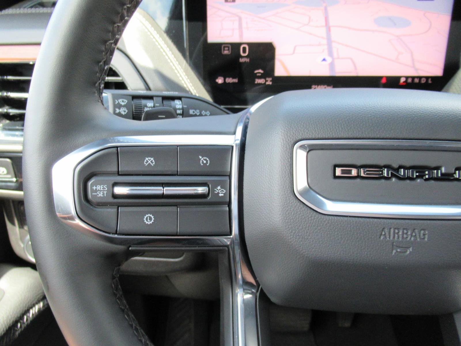 Used 2025 GMC Yukon XL Denali AWD/4WD image 23