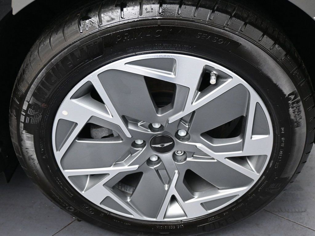 Used 2024 Genesis GV60 RWD image 43