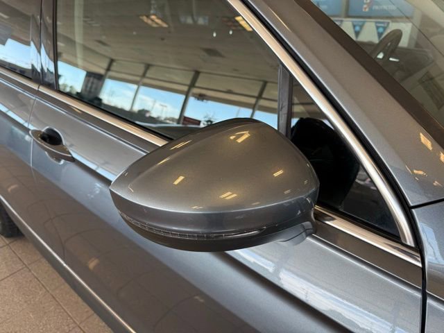 Used 2021 Volkswagen Tiguan SE image 11