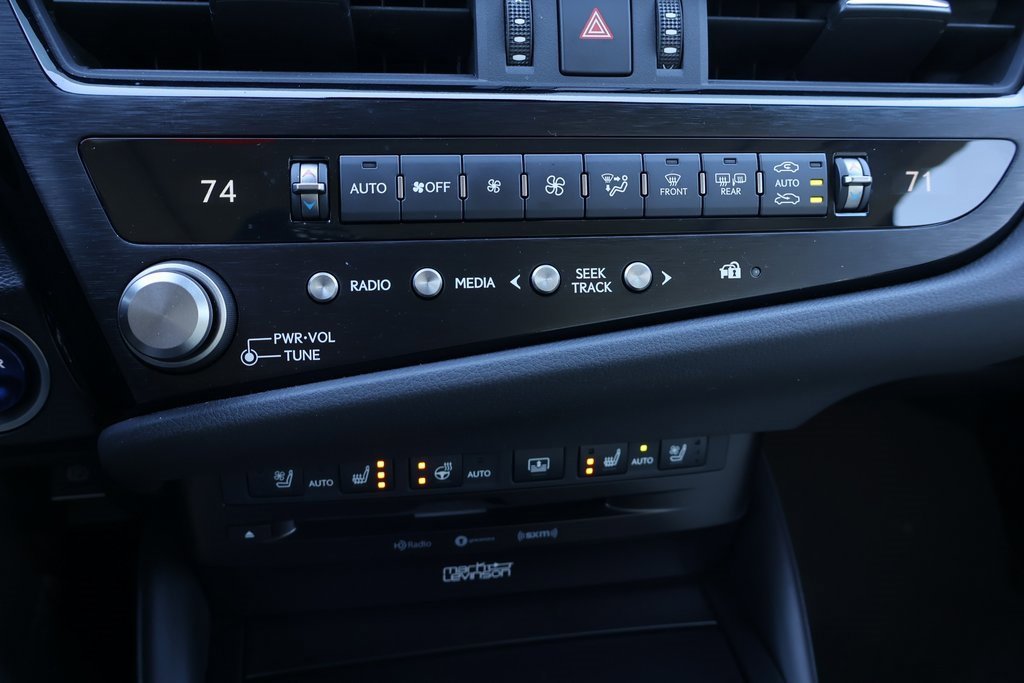 Used 2022 Lexus ES 300h w/ Luxury Package image 25