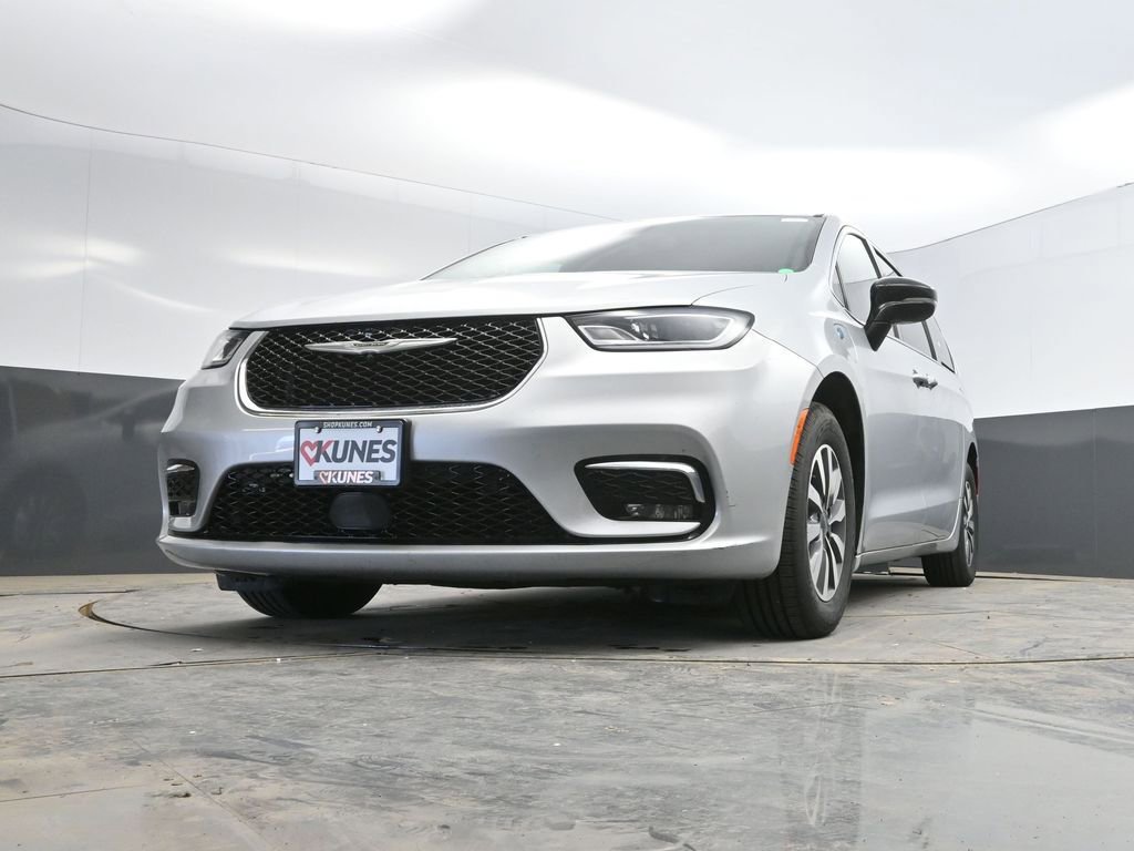 Used 2024 Chrysler Pacifica Select FWD image 34