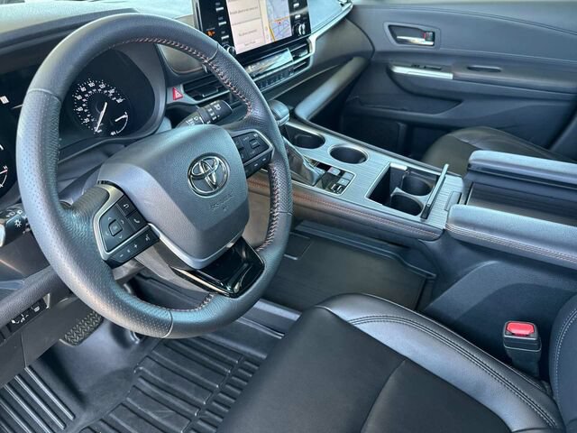 Used 2021 Toyota Sienna XSE FWD image 11