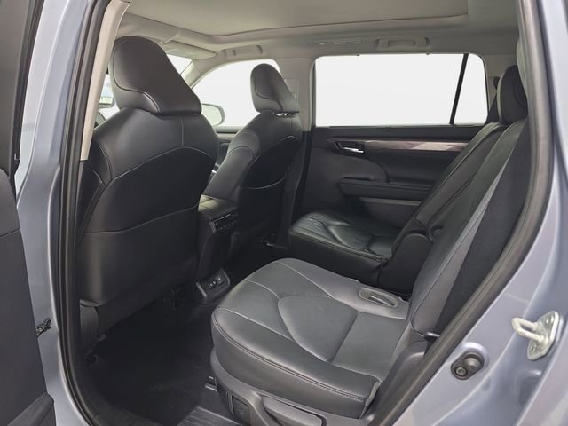 Used 2021 Toyota Highlander Platinum image 12