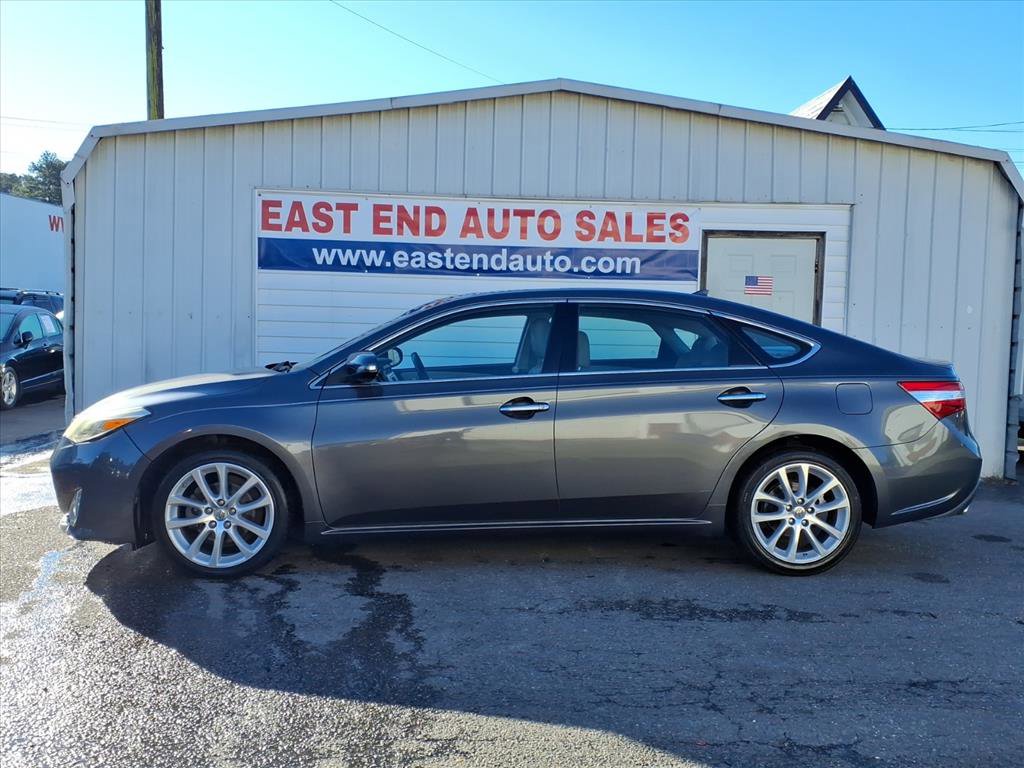 Used 2013 Toyota Avalon Limited FWD image 2