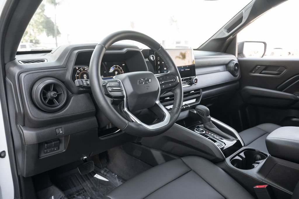 Used 2025 Chevrolet Colorado Trail Boss AWD/4WD image 19