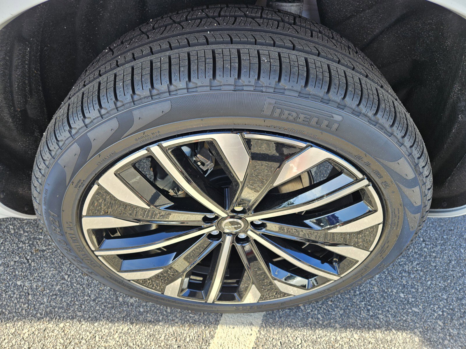 New 2026 Volvo XC90 B6 Plus w/ Protection Package Premier AWD/4WD image 11