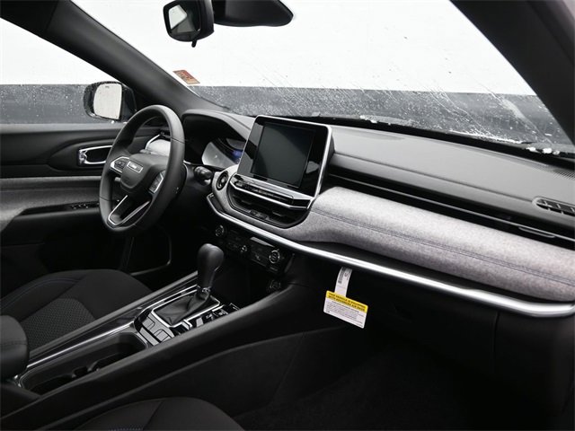 Used 2025 Jeep Compass Sport image 10