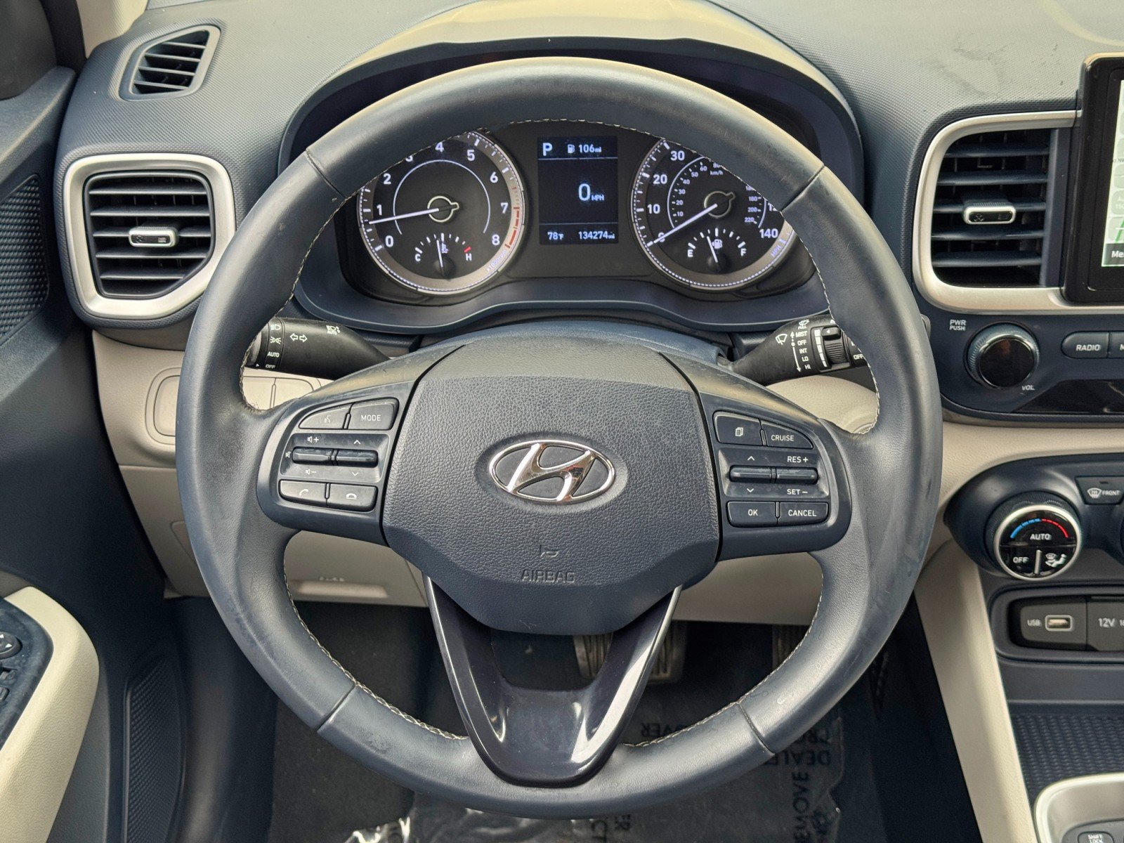 Used 2022 Hyundai Venue Limited FWD image 18