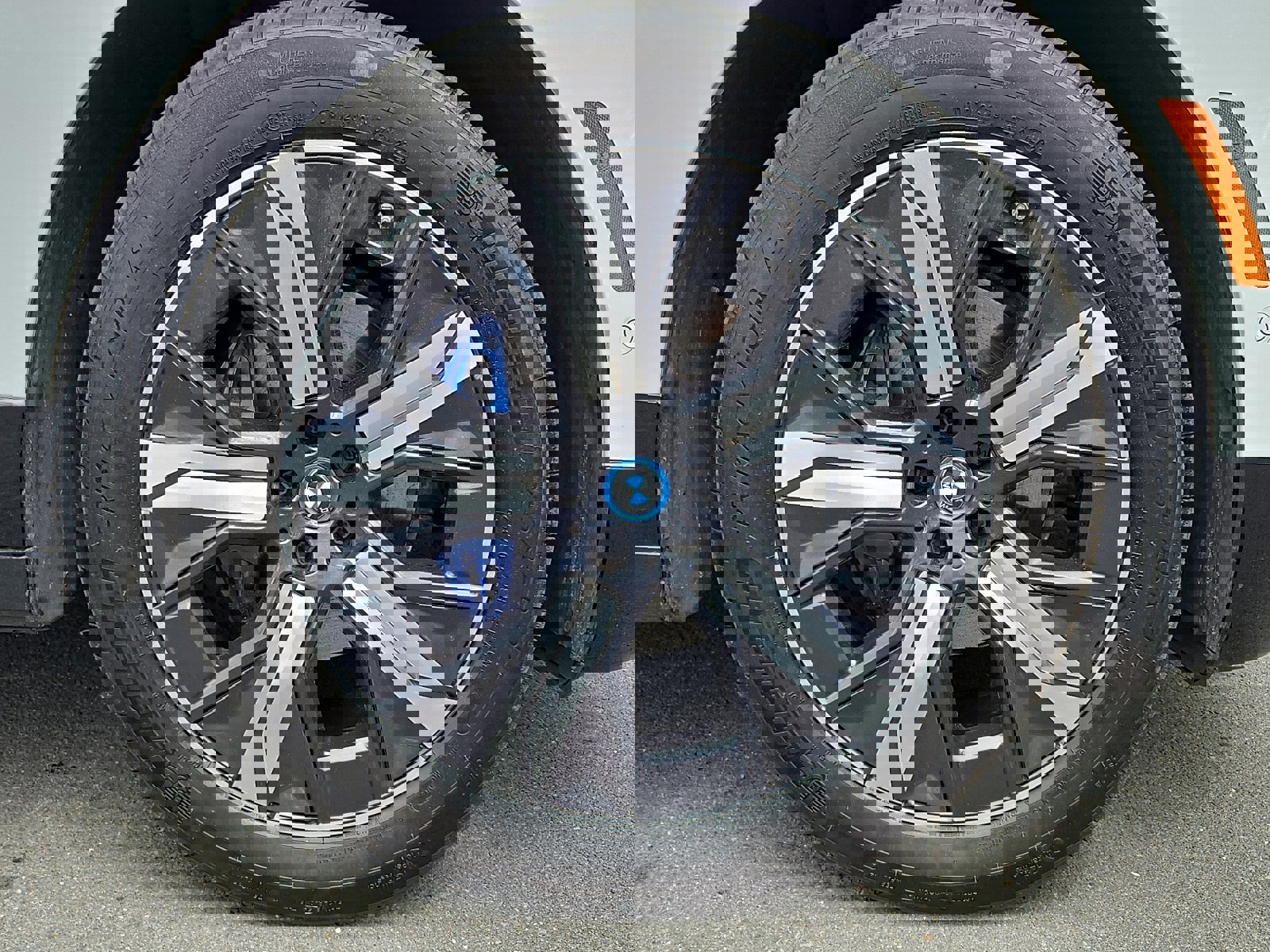 Used 2024 BMW iX xDrive50 w/ Sport Package image 8