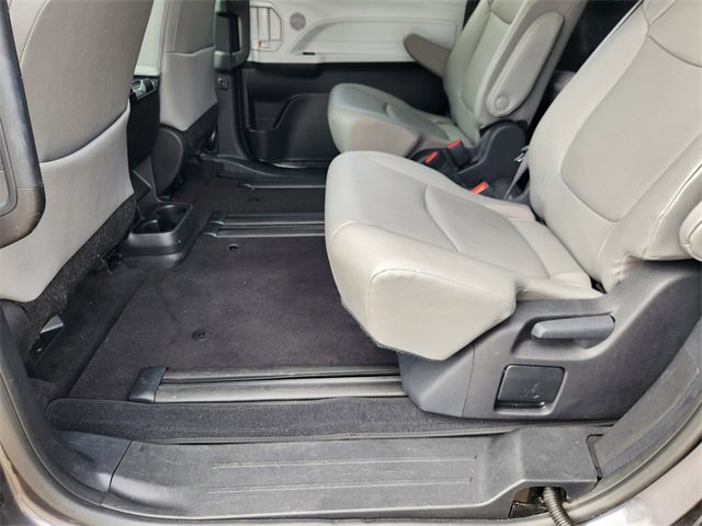 Certified 2025 Toyota Sienna XLE image 30