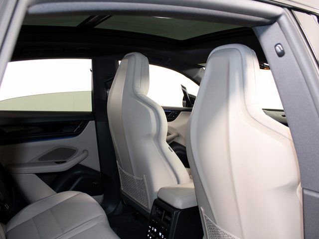 New 2025 Porsche Macan 4S Electric image 30