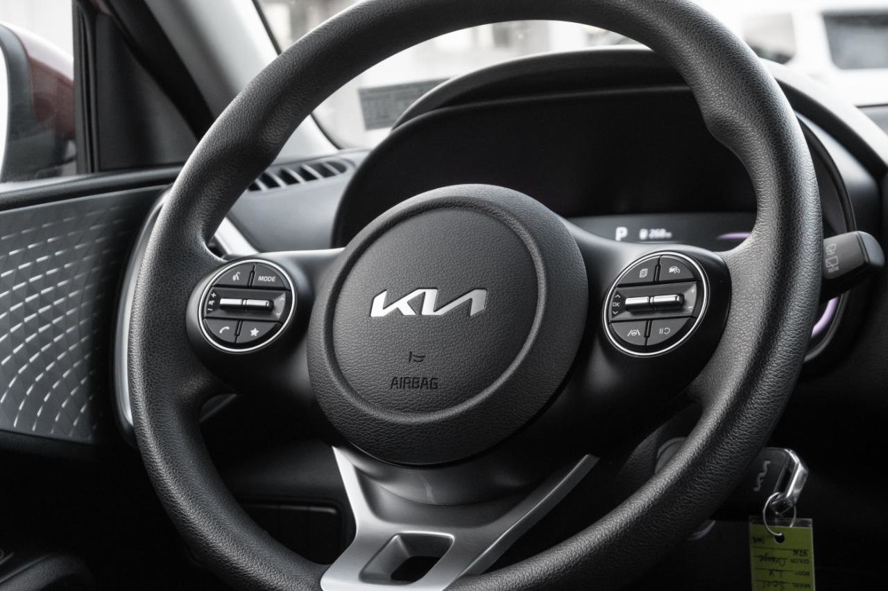 Used 2024 Kia Soul LX w/ Option Group 015 FWD image 28