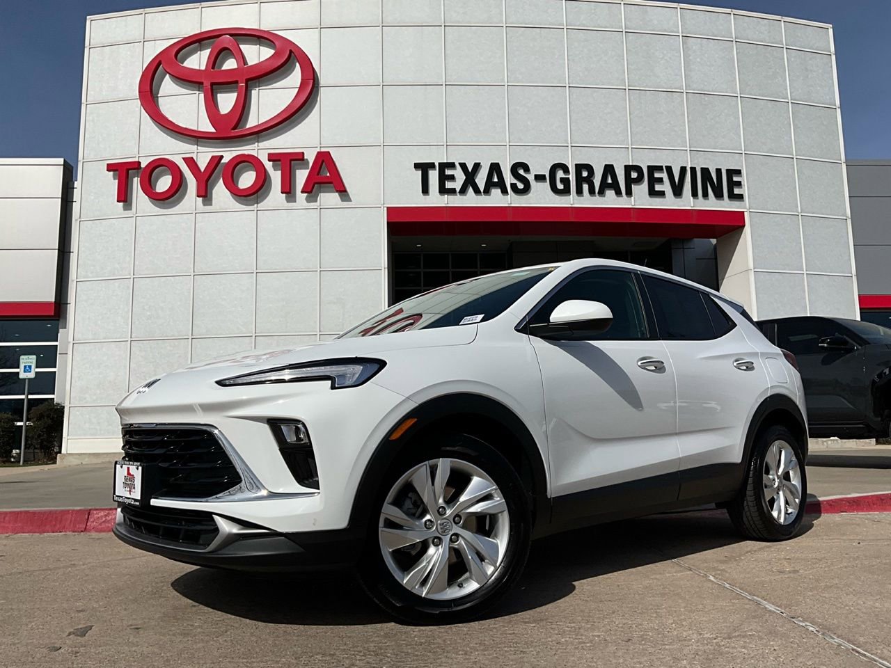 Used 2025 Buick Encore GX Preferred image 2