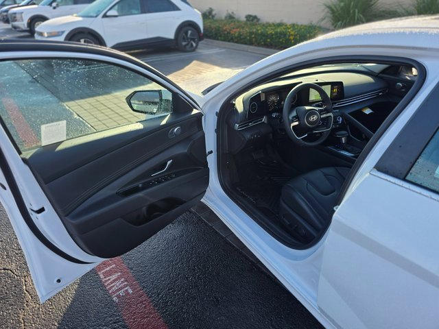 New 2025 Hyundai Elantra Limited image 33