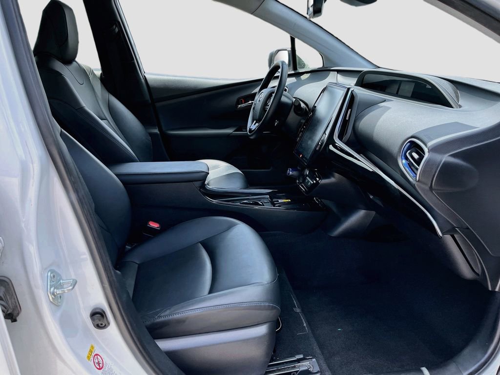 Used 2022 Toyota Prius Limited FWD image 28