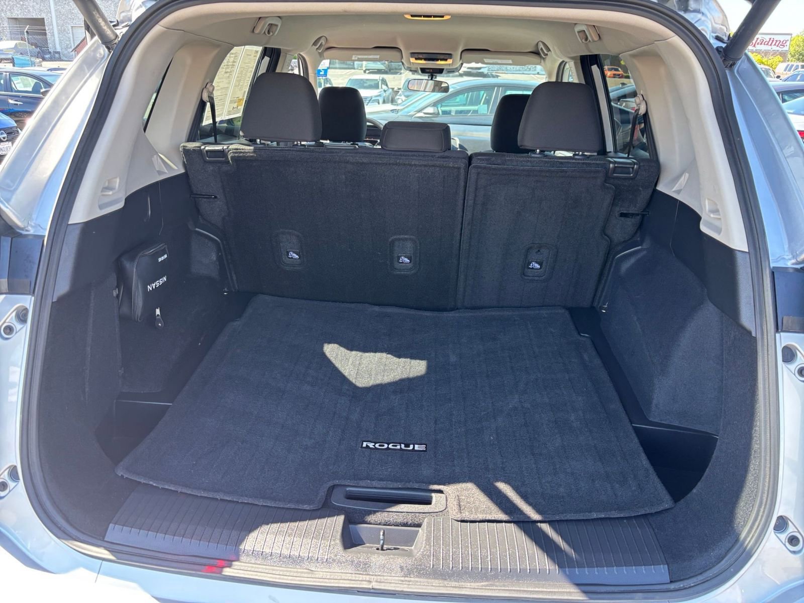 Used 2025 Nissan Rogue SV FWD image 33